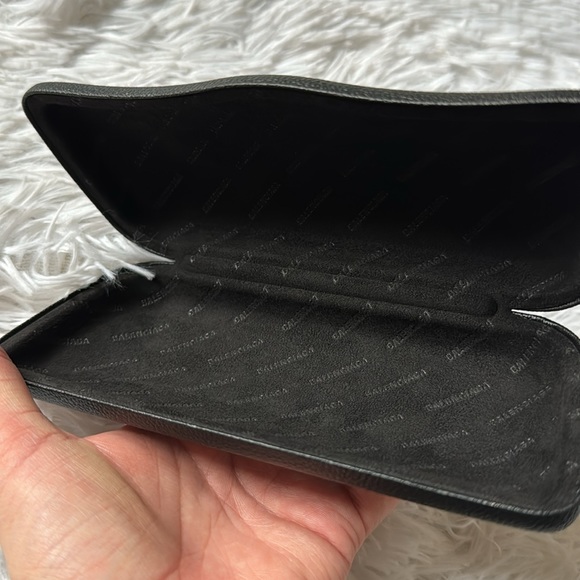 BALENCIAGA LEATHER SUNGLASSES CASE WITH CLEANING CLOTH BLACK - Picture 13 of 13